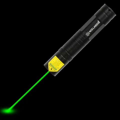 Kompakter grüner Laserpointer AGP-2 Pro Mini mit sichtbarem Laserstrahl im Dunkeln