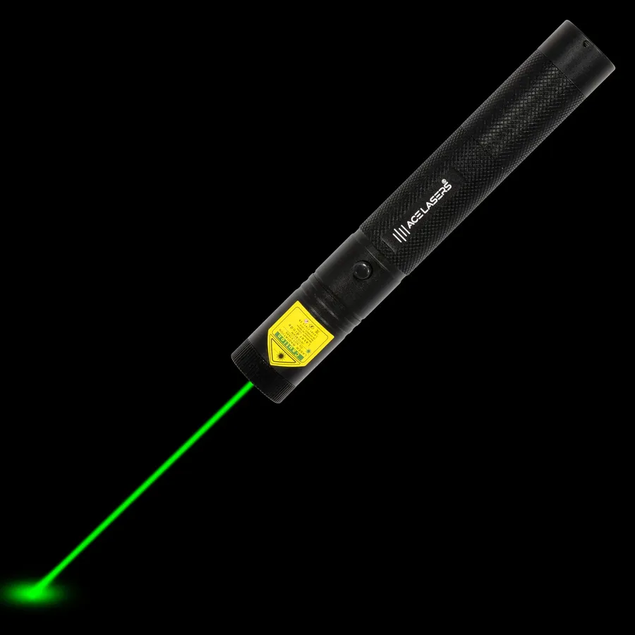 Starker grüner Laserpointer AGP-3 Pro mit sichtbarem Laserstrahl im Dunkeln