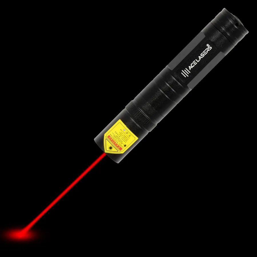 Kompakter roter Laserpointer ARP-2 Pro Mini mit sichtbarem Laserstrahl im Dunkeln